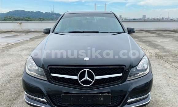 Tenga Tsaru Mercedes‒Benz C–Class Nhema Mota in Beitbridge in Matabeleland South Tenga Tsaru Mercedes‒Benz C–Class Nhema Mota in Beitbridge in Matabeleland South