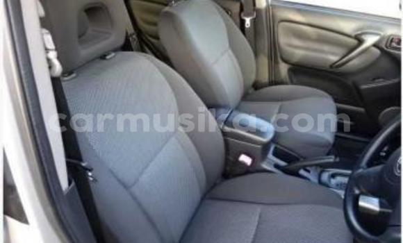 Nunua Ilio tumika Toyota RAV4 Fedha Gari ndani ya Beitbridge nchini Matabeleland Kusini Nunua Ilio tumika Toyota RAV4 Fedha Gari ndani ya Beitbridge nchini Matabeleland Kusini