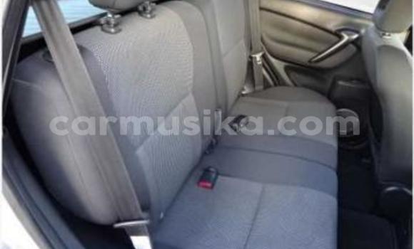 Nunua Ilio tumika Toyota RAV4 Fedha Gari ndani ya Beitbridge nchini Matabeleland Kusini Nunua Ilio tumika Toyota RAV4 Fedha Gari ndani ya Beitbridge nchini Matabeleland Kusini