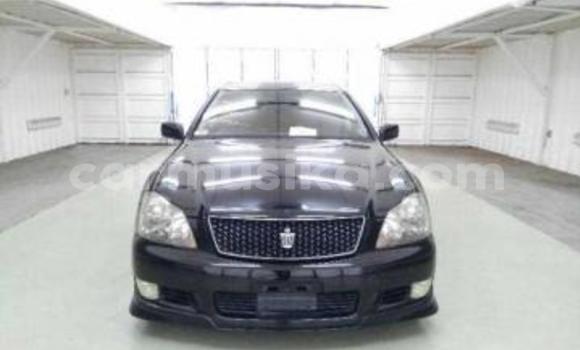 Tenga Tsaru Toyota Crown Nhema Mota in Beitbridge in Matabeleland South