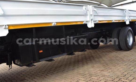 Acheter Occasion Utilitaire Isuzu FTR 850 Blanc à Beitbridge, Matabeleland South Acheter Occasion Utilitaire Isuzu FTR 850 Blanc à Beitbridge, Matabeleland South