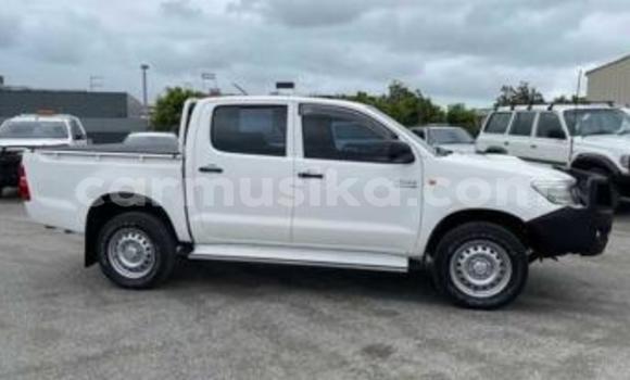 Tenga Tsaru Toyota Hilux Chena Mota in Beitbridge in Matabeleland South Tenga Tsaru Toyota Hilux Chena Mota in Beitbridge in Matabeleland South