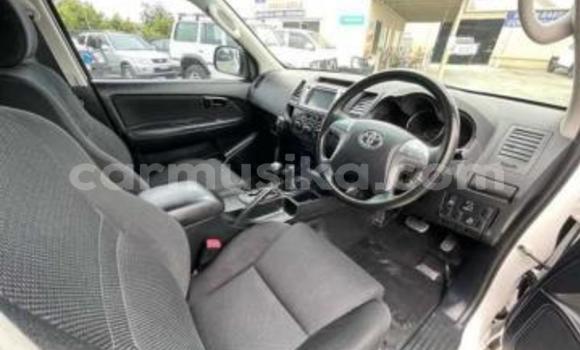 Tenga Tsaru Toyota Hilux Chena Mota in Beitbridge in Matabeleland South Tenga Tsaru Toyota Hilux Chena Mota in Beitbridge in Matabeleland South