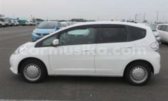 Acheter Occasion Voiture Honda Fit Blanc à Beitbridge, Matabeleland South Acheter Occasion Voiture Honda Fit Blanc à Beitbridge, Matabeleland South