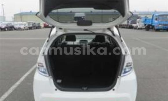 Acheter Occasion Voiture Honda Fit Blanc à Beitbridge, Matabeleland South Acheter Occasion Voiture Honda Fit Blanc à Beitbridge, Matabeleland South