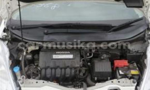 Acheter Occasion Voiture Honda Fit Blanc à Beitbridge, Matabeleland South Acheter Occasion Voiture Honda Fit Blanc à Beitbridge, Matabeleland South