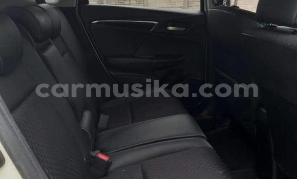 Nunua Imported Honda Fit Nyeupe Gari ndani ya Avondale nchini Harare Nunua Imported Honda Fit Nyeupe Gari ndani ya Avondale nchini Harare