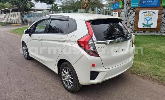 Nunua Imported Honda Fit Nyeupe Gari ndani ya Avondale nchini Harare Nunua Imported Honda Fit Nyeupe Gari ndani ya Avondale nchini Harare