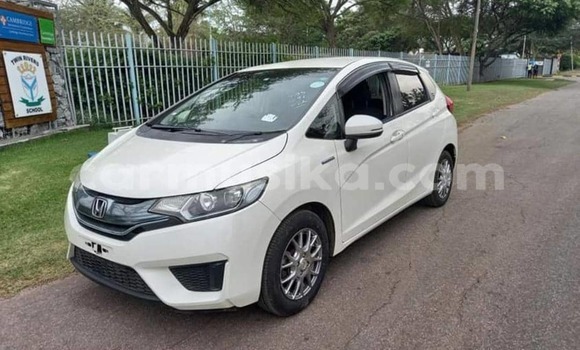 Nunua Imported Honda Fit Nyeupe Gari ndani ya Avondale nchini Harare Nunua Imported Honda Fit Nyeupe Gari ndani ya Avondale nchini Harare