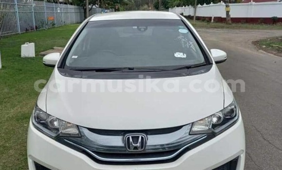 Nunua Imported Honda Fit Nyeupe Gari ndani ya Avondale nchini Harare Nunua Imported Honda Fit Nyeupe Gari ndani ya Avondale nchini Harare