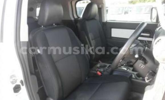 Acheter Occasion Voiture Toyota FJ Cruiser Blanc à Beitbridge, Matabeleland South Acheter Occasion Voiture Toyota FJ Cruiser Blanc à Beitbridge, Matabeleland South