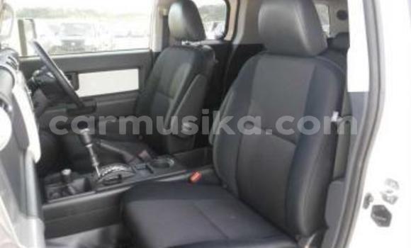 Acheter Occasion Voiture Toyota FJ Cruiser Blanc à Beitbridge, Matabeleland South Acheter Occasion Voiture Toyota FJ Cruiser Blanc à Beitbridge, Matabeleland South