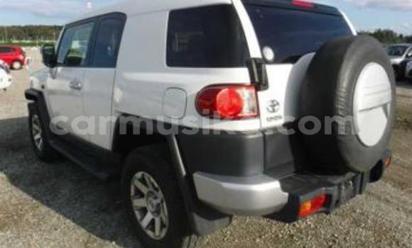 Acheter Occasion Voiture Toyota FJ Cruiser Blanc à Beitbridge, Matabeleland South Acheter Occasion Voiture Toyota FJ Cruiser Blanc à Beitbridge, Matabeleland South