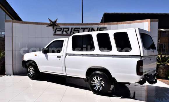 Acheter Occasion Voiture Nissan Hardbody Blanc à Beitbridge, Matabeleland South Acheter Occasion Voiture Nissan Hardbody Blanc à Beitbridge, Matabeleland South