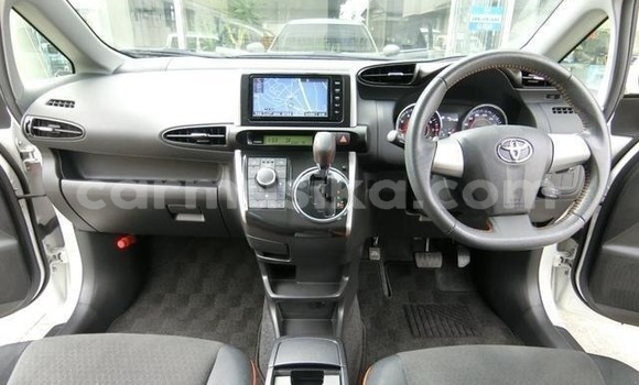 Buy Used Toyota Wish White Car in Beitbridge in Matabeleland South Buy Used Toyota Wish White Car in Beitbridge in Matabeleland South