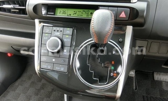 Buy Used Toyota Wish White Car in Beitbridge in Matabeleland South Buy Used Toyota Wish White Car in Beitbridge in Matabeleland South