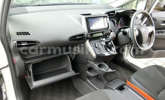 Buy Used Toyota Wish White Car in Beitbridge in Matabeleland South Buy Used Toyota Wish White Car in Beitbridge in Matabeleland South