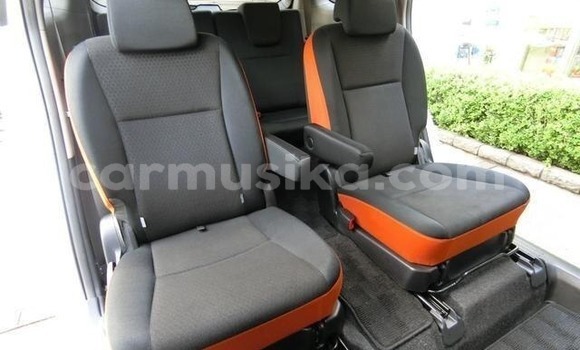 Buy Used Toyota Wish White Car in Beitbridge in Matabeleland South Buy Used Toyota Wish White Car in Beitbridge in Matabeleland South