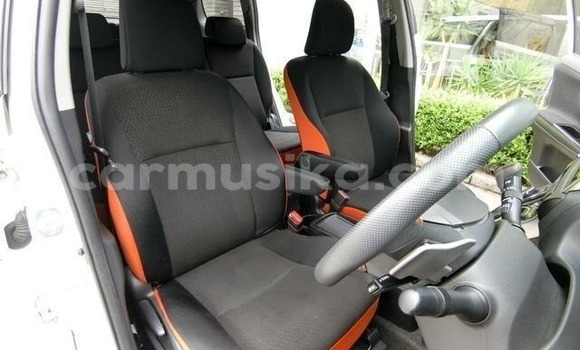 Buy Used Toyota Wish White Car in Beitbridge in Matabeleland South Buy Used Toyota Wish White Car in Beitbridge in Matabeleland South