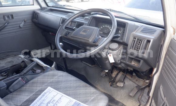 Acheter Occasion Voiture Mazda Bongo Blanc à Beitbridge, Matabeleland South Acheter Occasion Voiture Mazda Bongo Blanc à Beitbridge, Matabeleland South