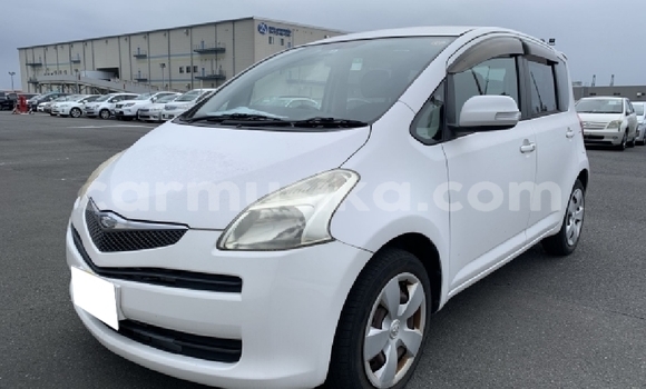 Acheter Occasion Voiture Toyota Ractis Blanc à Beitbridge, Matabeleland South