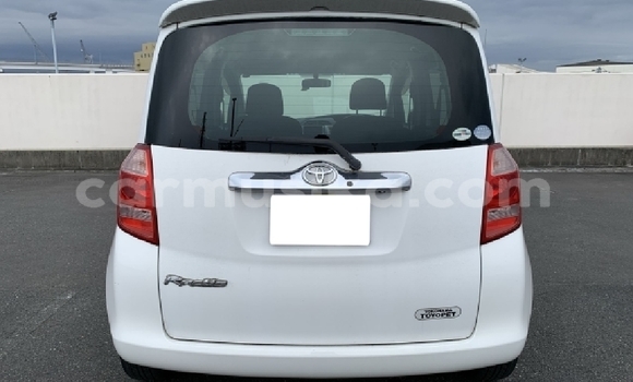 Acheter Occasion Voiture Toyota Ractis Blanc à Beitbridge, Matabeleland South Acheter Occasion Voiture Toyota Ractis Blanc à Beitbridge, Matabeleland South