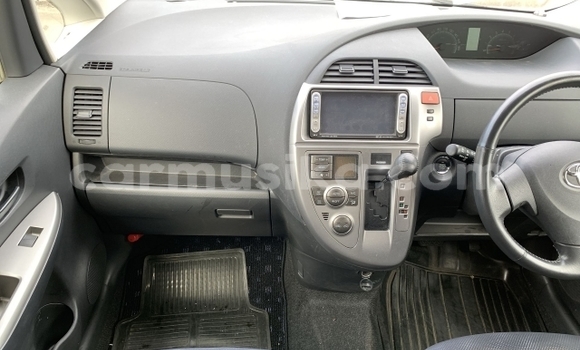 Acheter Occasion Voiture Toyota Ractis Blanc à Beitbridge, Matabeleland South Acheter Occasion Voiture Toyota Ractis Blanc à Beitbridge, Matabeleland South