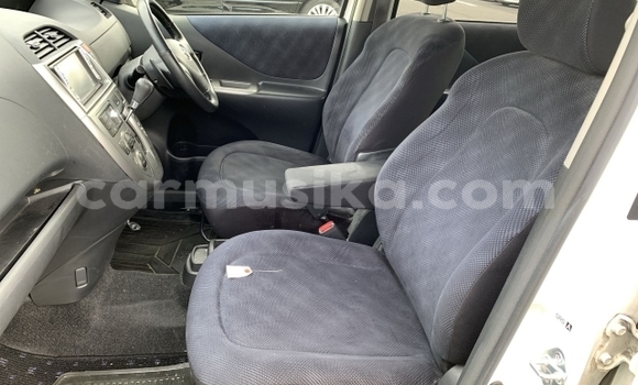 Acheter Occasion Voiture Toyota Ractis Blanc à Beitbridge, Matabeleland South Acheter Occasion Voiture Toyota Ractis Blanc à Beitbridge, Matabeleland South