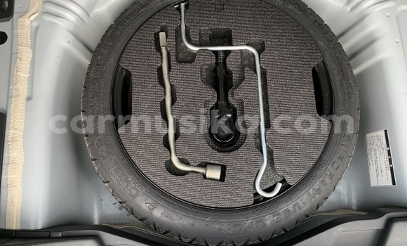 Acheter Occasion Voiture Toyota Ractis Blanc à Beitbridge, Matabeleland South Acheter Occasion Voiture Toyota Ractis Blanc à Beitbridge, Matabeleland South