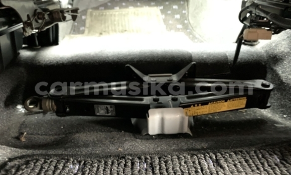 Acheter Occasion Voiture Toyota Ractis Blanc à Beitbridge, Matabeleland South Acheter Occasion Voiture Toyota Ractis Blanc à Beitbridge, Matabeleland South