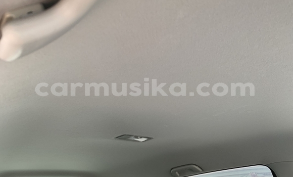 Acheter Occasion Voiture Toyota Ractis Blanc à Beitbridge, Matabeleland South Acheter Occasion Voiture Toyota Ractis Blanc à Beitbridge, Matabeleland South