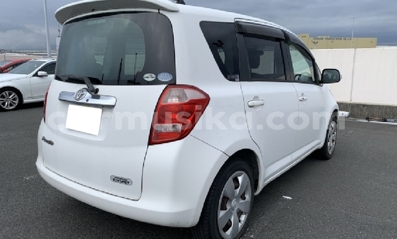 Acheter Occasion Voiture Toyota Ractis Blanc à Beitbridge, Matabeleland South Acheter Occasion Voiture Toyota Ractis Blanc à Beitbridge, Matabeleland South