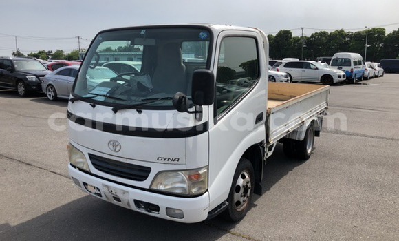Nunua Ilio tumika Toyota Dyna Nyeupe Lori ndani ya Beitbridge nchini Matabeleland Kusini