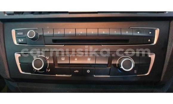 Tenga Tsaru BMW 3–Series Tsvuku Mota in Bulawayo in Bulawayo Tenga Tsaru BMW 3–Series Tsvuku Mota in Bulawayo in Bulawayo