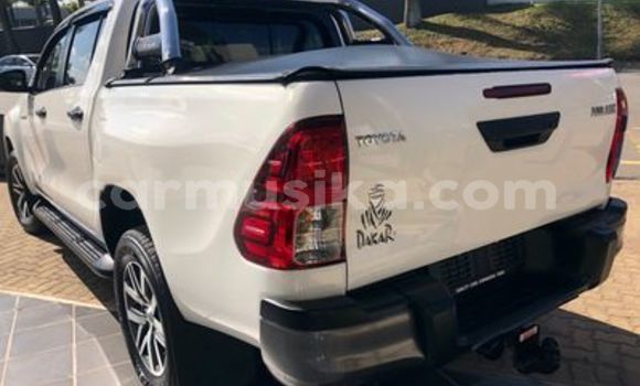 Nunua Ilio tumika Toyota Hilux Nyeupe Gari ndani ya Beitbridge nchini Matabeleland Kusini Nunua Ilio tumika Toyota Hilux Nyeupe Gari ndani ya Beitbridge nchini Matabeleland Kusini
