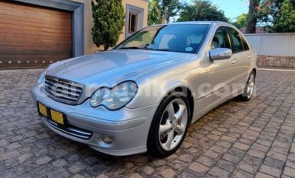 Tenga Tsaru Mercedes-Benz C-Classe Beige Mota in Beitbridge in Matabeleland South Tenga Tsaru Mercedes-Benz C-Classe Beige Mota in Beitbridge in Matabeleland South