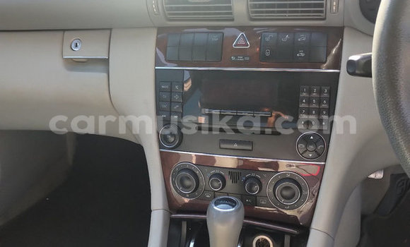 Acheter Occasion Voiture Mercedes‒Benz C–Class Gris à Beitbridge, Matabeleland South Acheter Occasion Voiture Mercedes‒Benz C–Class Gris à Beitbridge, Matabeleland South