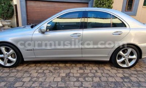 Tenga Tsaru Mercedes-Benz C-Classe Beige Mota in Beitbridge in Matabeleland South Tenga Tsaru Mercedes-Benz C-Classe Beige Mota in Beitbridge in Matabeleland South