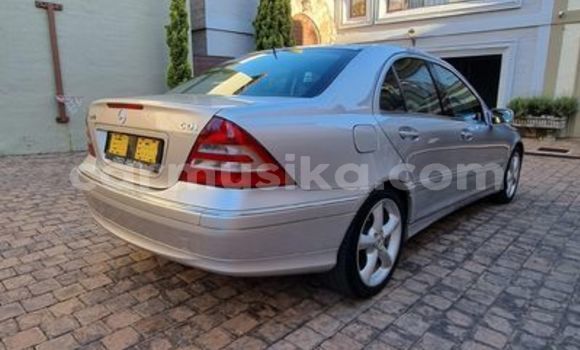 Tenga Tsaru Mercedes-Benz C-Classe Beige Mota in Beitbridge in Matabeleland South Tenga Tsaru Mercedes-Benz C-Classe Beige Mota in Beitbridge in Matabeleland South