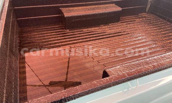 Tenga Tsaru Toyota Hilux Bhuruu Mota in Beitbridge in Matabeleland South Tenga Tsaru Toyota Hilux Bhuruu Mota in Beitbridge in Matabeleland South