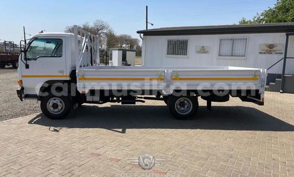 Buy Used Toyota Dyna White Truck in Beitbridge in Matabeleland South Buy Used Toyota Dyna White Truck in Beitbridge in Matabeleland South