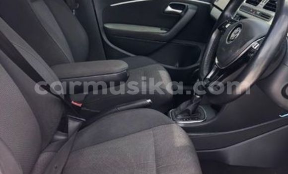 Nunua Ilio tumika Volkswagen Polo Nyekundu Gari ndani ya Beitbridge nchini Matabeleland Kusini Nunua Ilio tumika Volkswagen Polo Nyekundu Gari ndani ya Beitbridge nchini Matabeleland Kusini