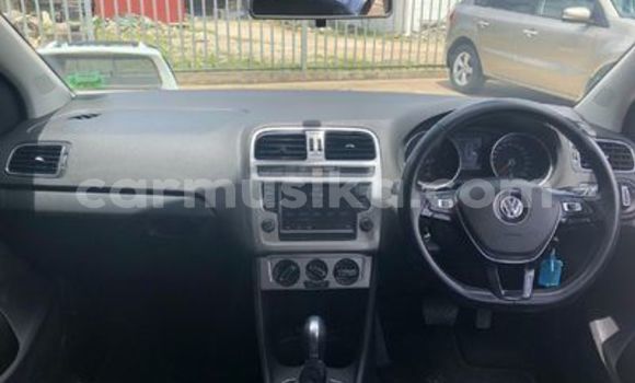 Nunua Ilio tumika Volkswagen Polo Nyekundu Gari ndani ya Beitbridge nchini Matabeleland Kusini Nunua Ilio tumika Volkswagen Polo Nyekundu Gari ndani ya Beitbridge nchini Matabeleland Kusini