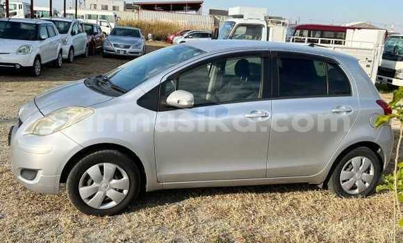 Acheter Occasion Voiture Toyota Vitz Gris à Beitbridge, Matabeleland South Acheter Occasion Voiture Toyota Vitz Gris à Beitbridge, Matabeleland South