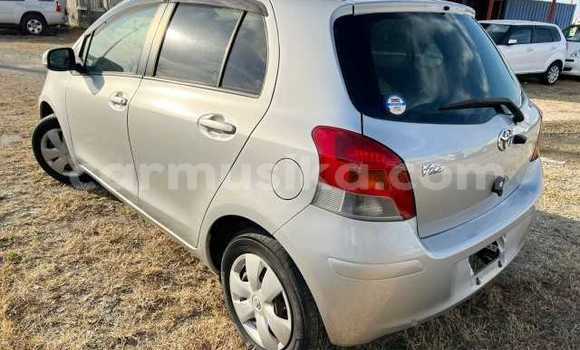 Acheter Occasion Voiture Toyota Vitz Gris à Beitbridge, Matabeleland South Acheter Occasion Voiture Toyota Vitz Gris à Beitbridge, Matabeleland South