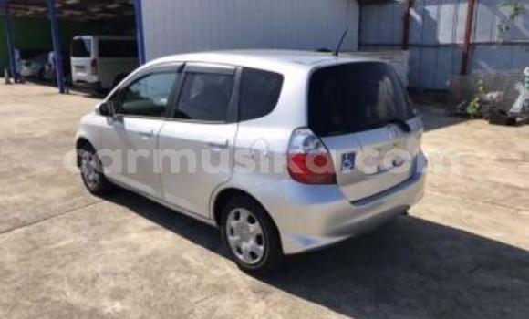 Nunua Ilio tumika Honda Fit Fedha Gari ndani ya Beitbridge nchini Matabeleland Kusini Nunua Ilio tumika Honda Fit Fedha Gari ndani ya Beitbridge nchini Matabeleland Kusini