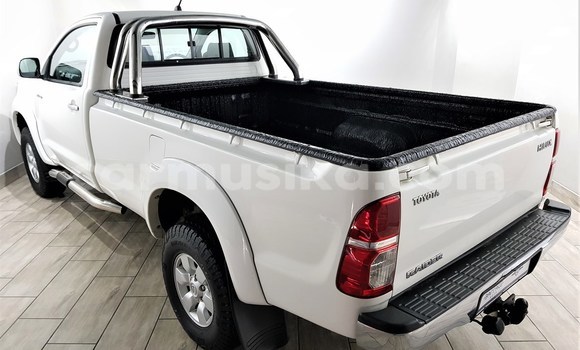 Acheter Occasion Voiture Toyota Hilux Blanc à Beitbridge, Matabeleland South Acheter Occasion Voiture Toyota Hilux Blanc à Beitbridge, Matabeleland South