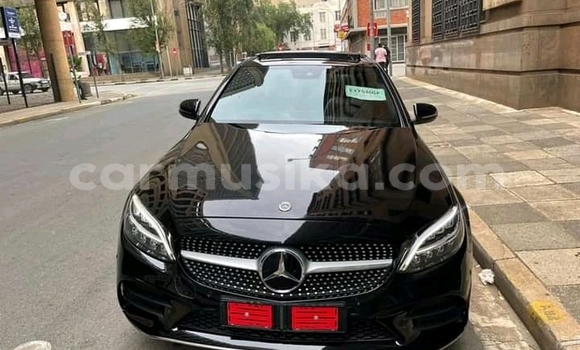 Nunua Ilio tumika Mercedes‒Benz C–Class Nyeusi Gari ndani ya Beitbridge nchini Matabeleland Kusini