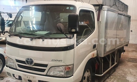 Nunua Imported Toyota Dyna Nyeupe Gari ndani ya Harare nchini Harare