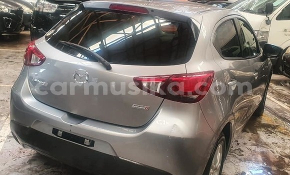 Acheter Import Voiture Mazda Demio Gris à Harare, Harare Acheter Import Voiture Mazda Demio Gris à Harare, Harare